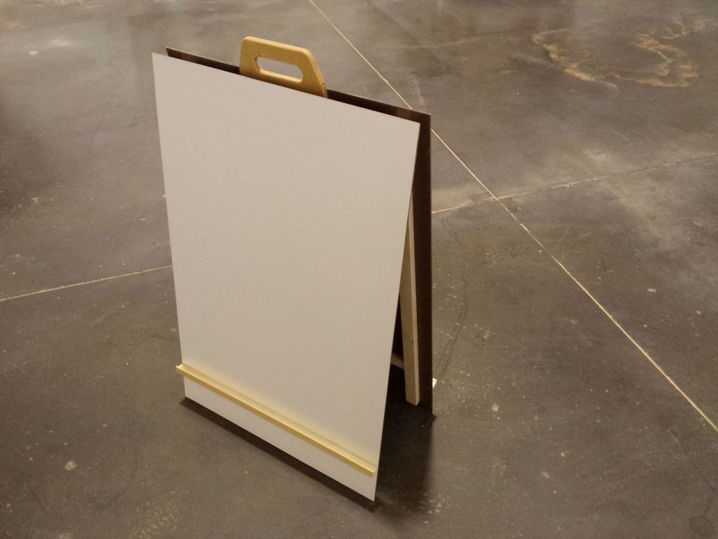 Collapsible easel for teaching.